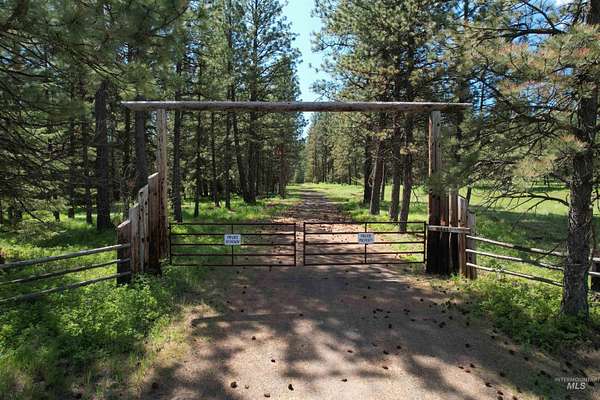 5 Acres of Residential Land for Sale in Asotin, Washington
