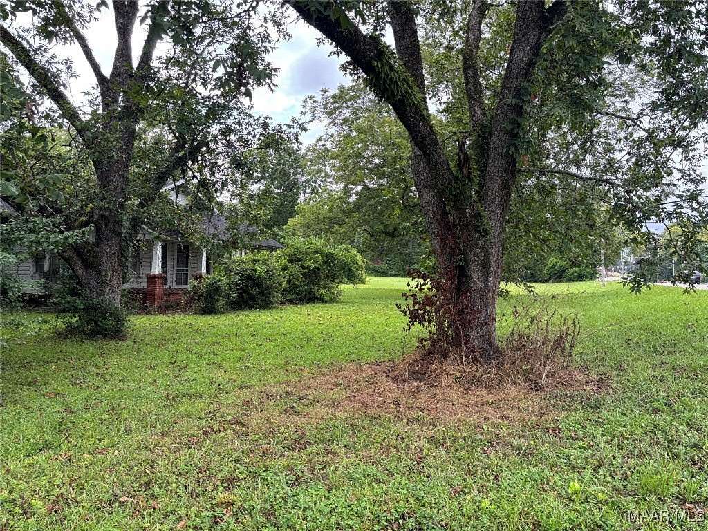 5 Acres of Improved Mixed-Use Land for Sale in Tallassee, Alabama