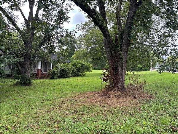 5 Acres of Improved Mixed-Use Land for Sale in Tallassee, Alabama