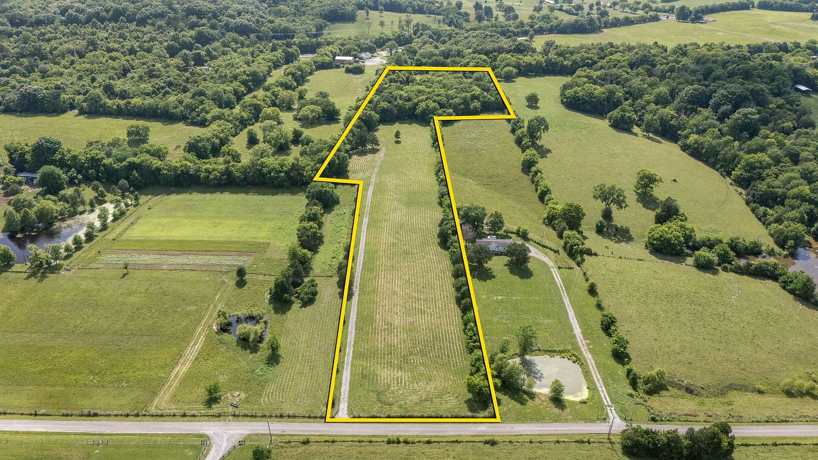 9.73 Acres of Residential Land for Sale in Wartrace, Tennessee