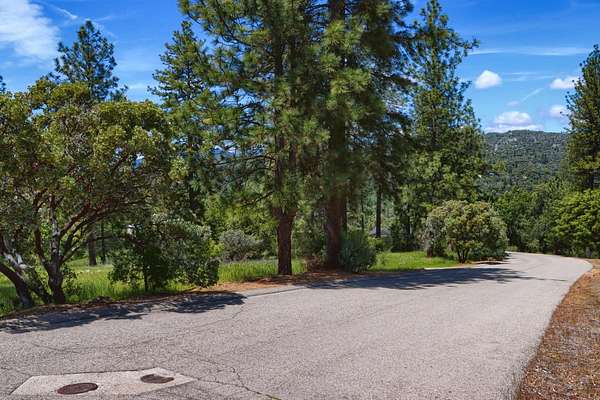 5 Acres of Residential Land for Sale in Oakhurst, California