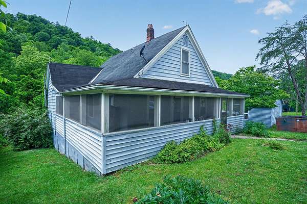 21 Acres of Land with Home for Sale in Frenchburg, Kentucky