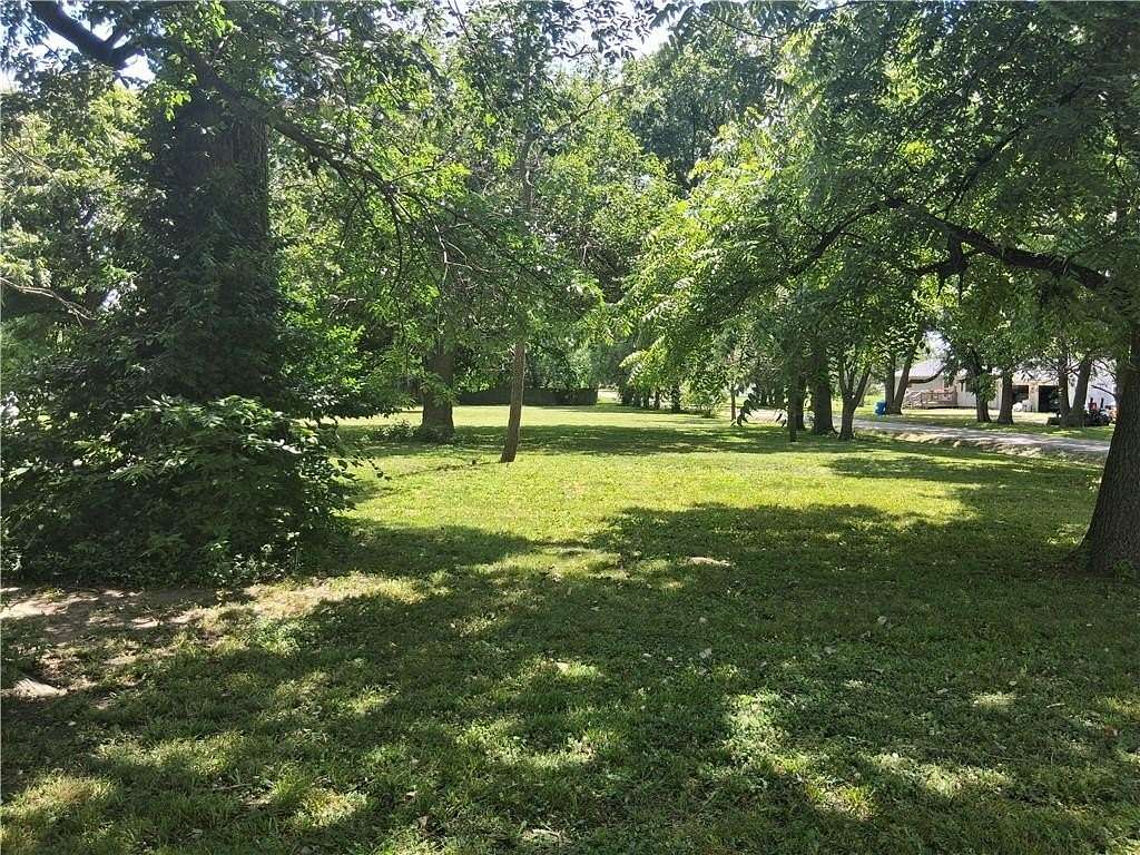 0.9 Acres of Residential Land for Sale in La Harpe, Kansas