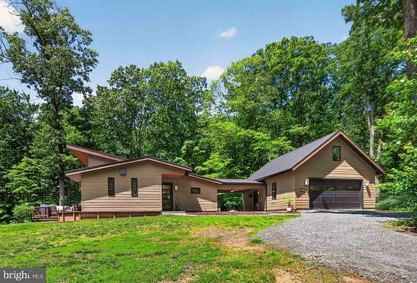 6 Acres of Land with Home for Sale in Leesburg, Virginia