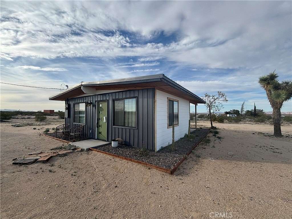 2.5 Acres of Land with Home for Auction in Joshua Tree, California