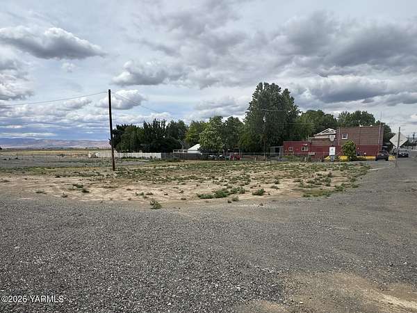 0.94 Acres of Commercial Land for Sale in Harrah, Washington