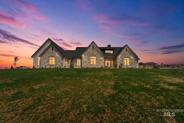 1.5 Acres of Land with Home for Sale in Caldwell, Idaho