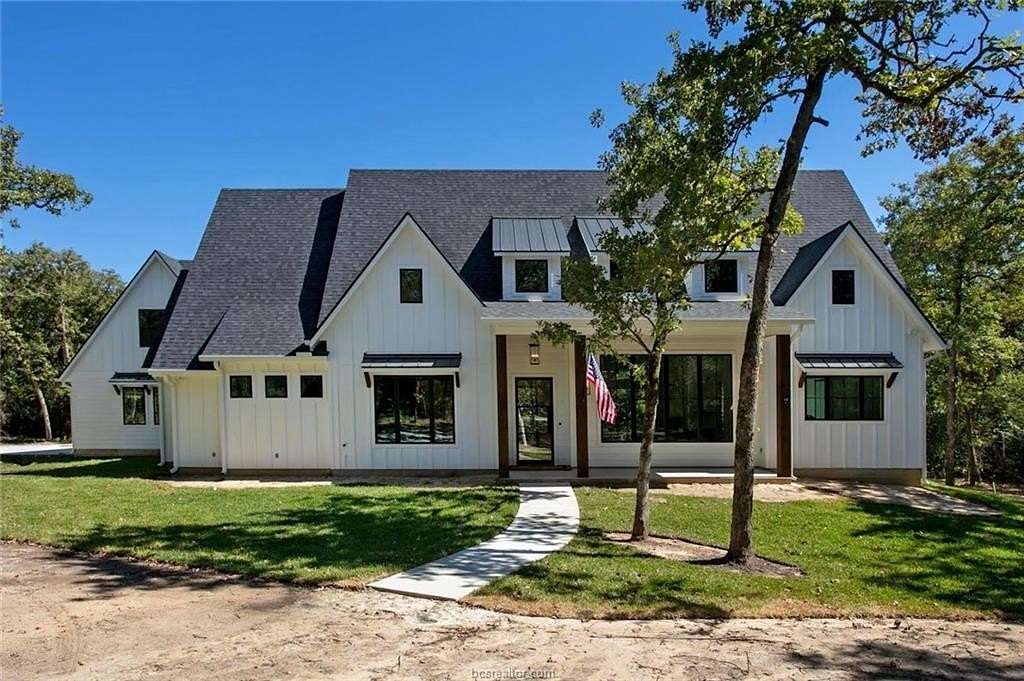 5.5 Acres of Land with Home for Sale in Franklin, Texas