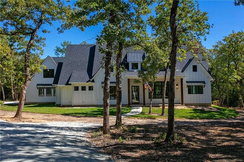 5.5 Acres of Land with Home for Sale in Franklin, Texas