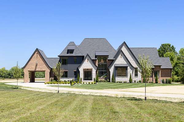 8.64 Acres of Land with Home for Sale in Franklin, Tennessee