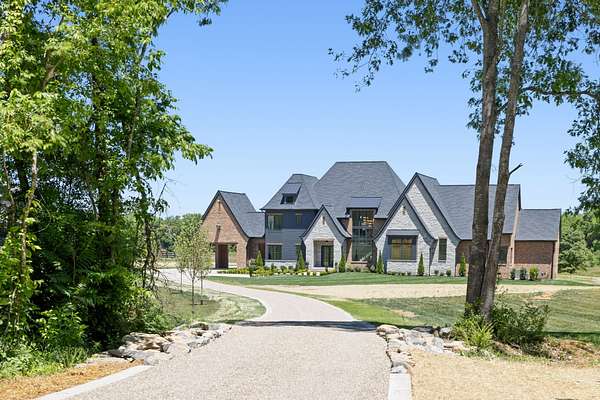 8.64 Acres of Land with Home for Sale in Franklin, Tennessee
