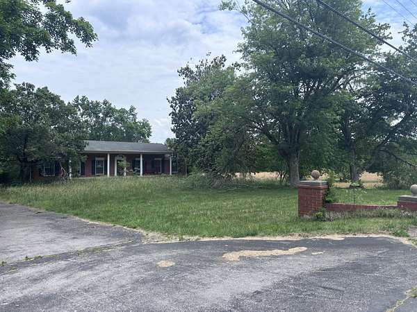 14.5 Acres of Land with Home for Sale in Westmoreland, Tennessee