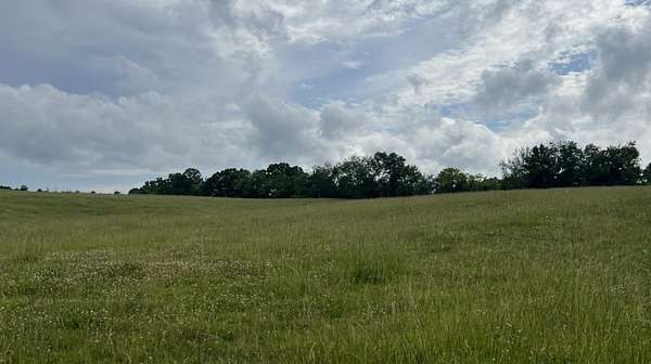 5 Acres of Land for Sale in Westmoreland, Tennessee