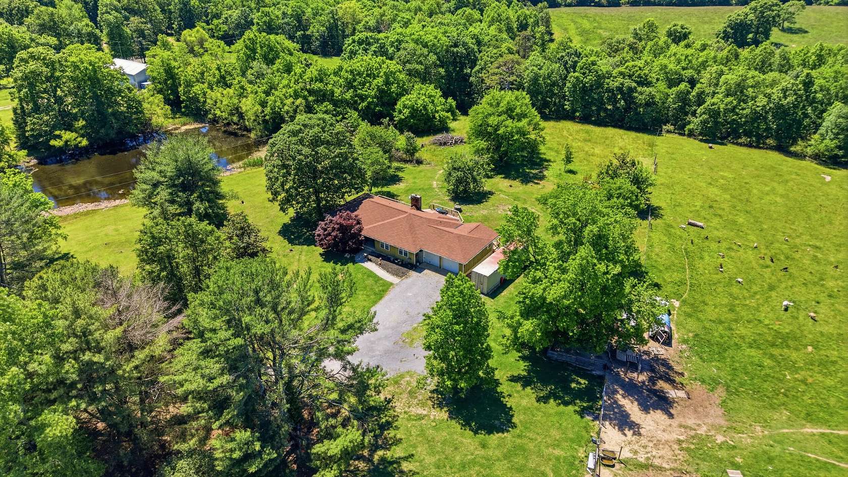 15.6 Acres of Land with Home for Sale in Trenton, Georgia