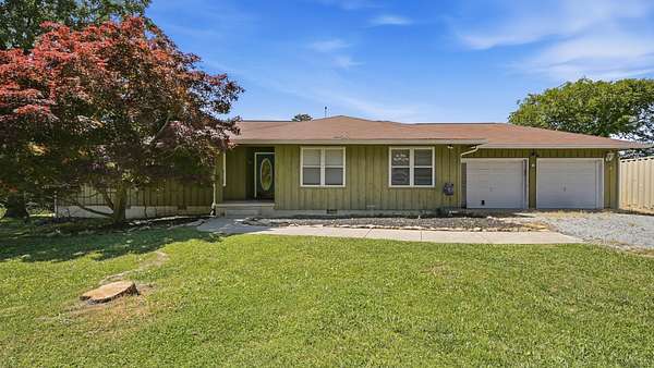 15.6 Acres of Land with Home for Sale in Trenton, Georgia