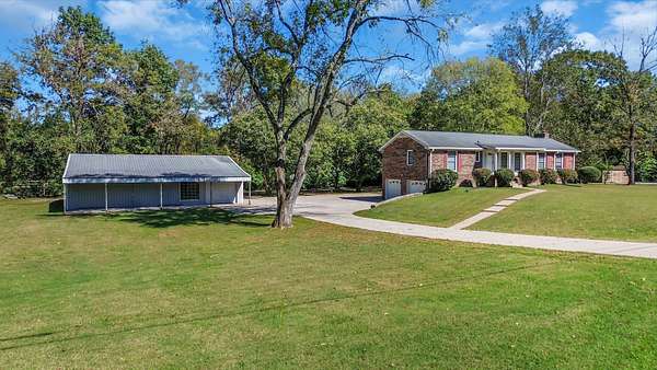 1.5 Acres of Land with Home for Sale in Franklin, Tennessee