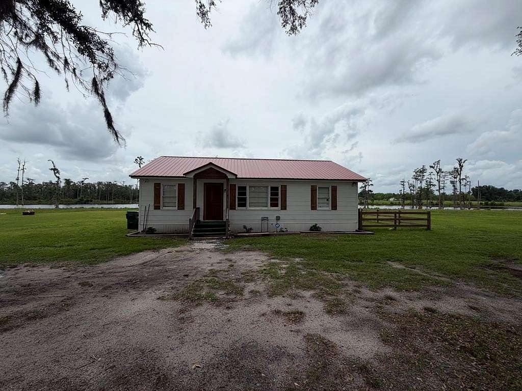 18.6 Acres of Land with Home for Sale in Valdosta, Georgia