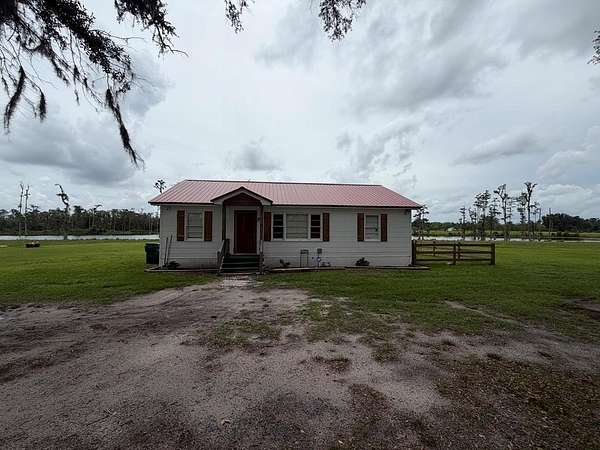 18.6 Acres of Land with Home for Sale in Valdosta, Georgia