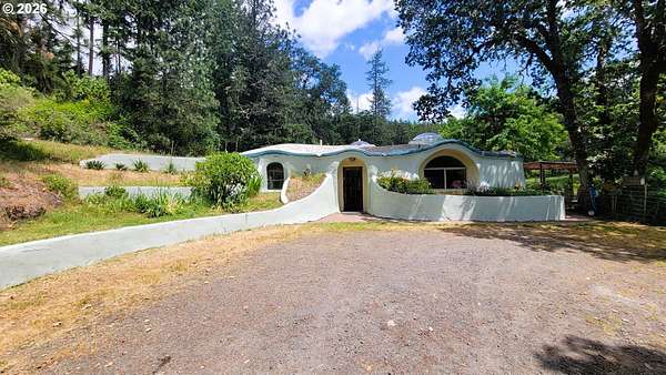 5.5 Acres of Land with Home for Sale in Eugene, Oregon
