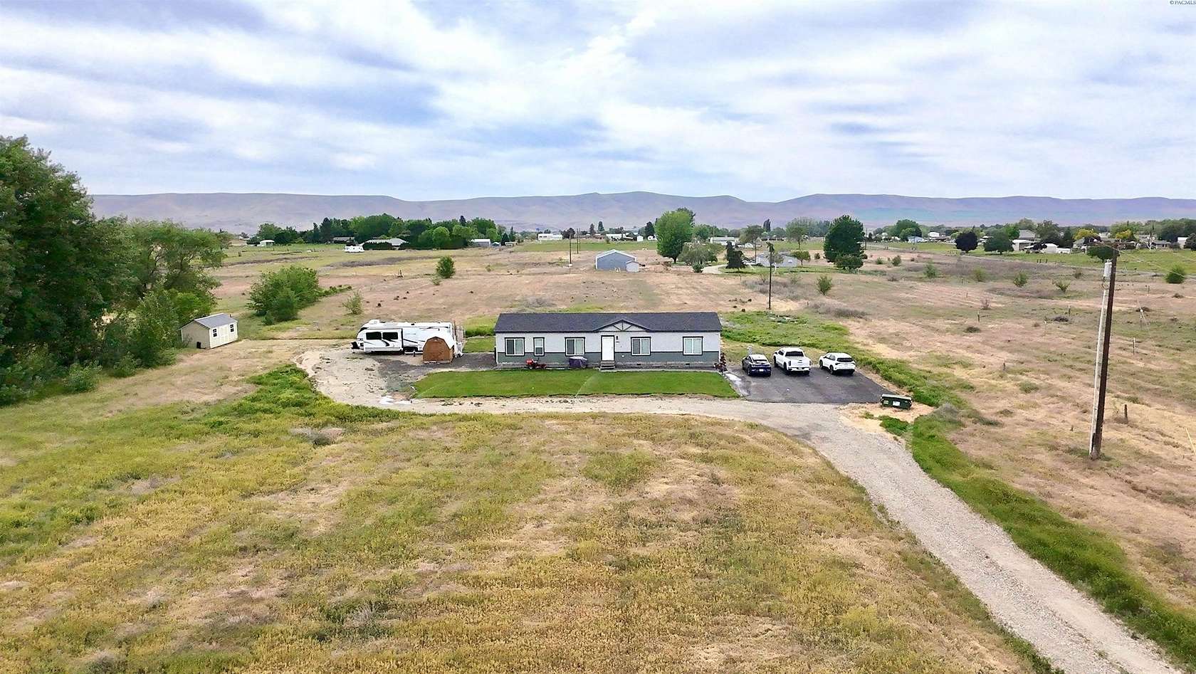 4.72 Acres of Land with Home for Sale in Grandview, Washington