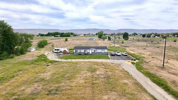 4.72 Acres of Land with Home for Sale in Grandview, Washington