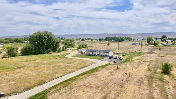 4.72 Acres of Land with Home for Sale in Grandview, Washington