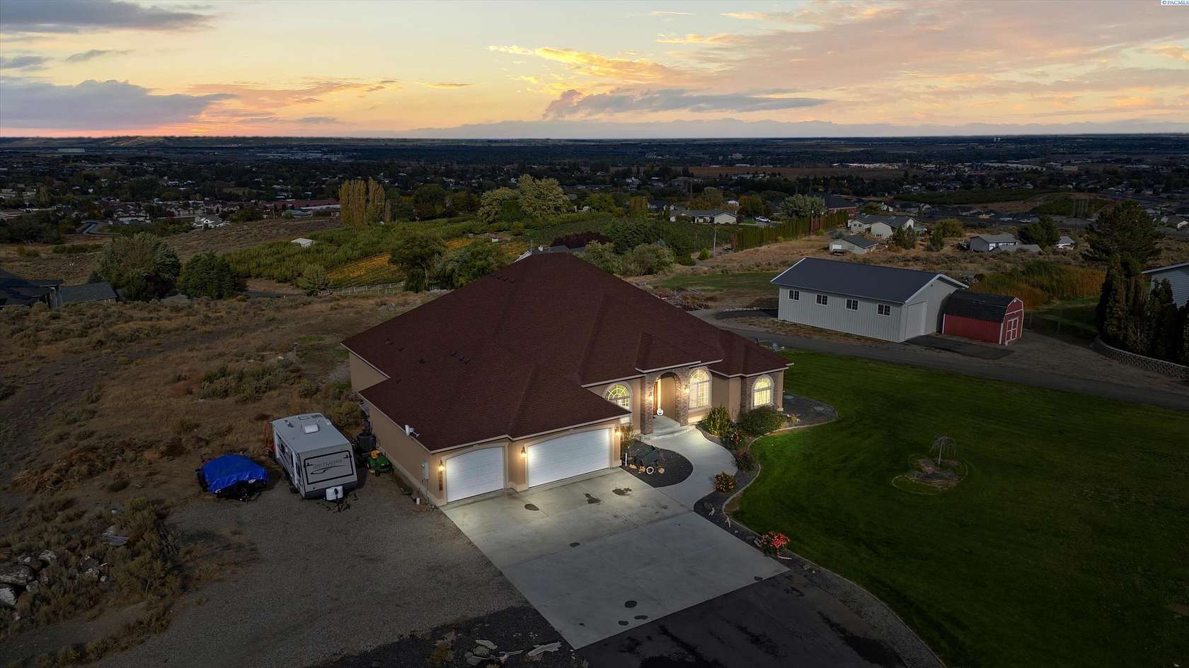 1.67 Acres of Land with Home for Sale in Richland, Washington