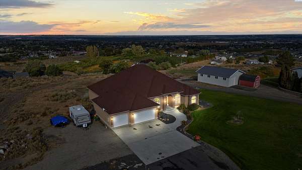 1.67 Acres of Land with Home for Sale in Richland, Washington