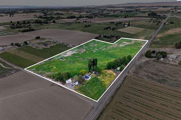 17 Acres of Land with Home for Sale in Outlook, Washington