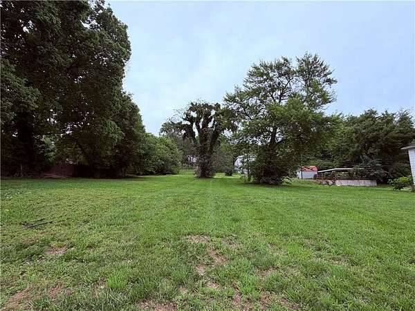 0.42 Acres of Mixed-Use Land for Sale in St. Joseph, Missouri