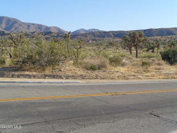 16.3 Acres of Land for Sale in Pearblossom, California