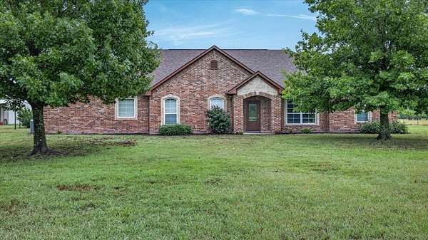18.5 Acres of Land with Home for Sale in Mabank, Texas