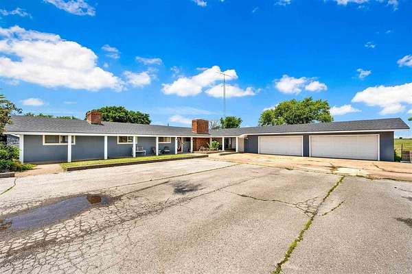 18 Acres of Land with Home for Sale in Lawton, Oklahoma