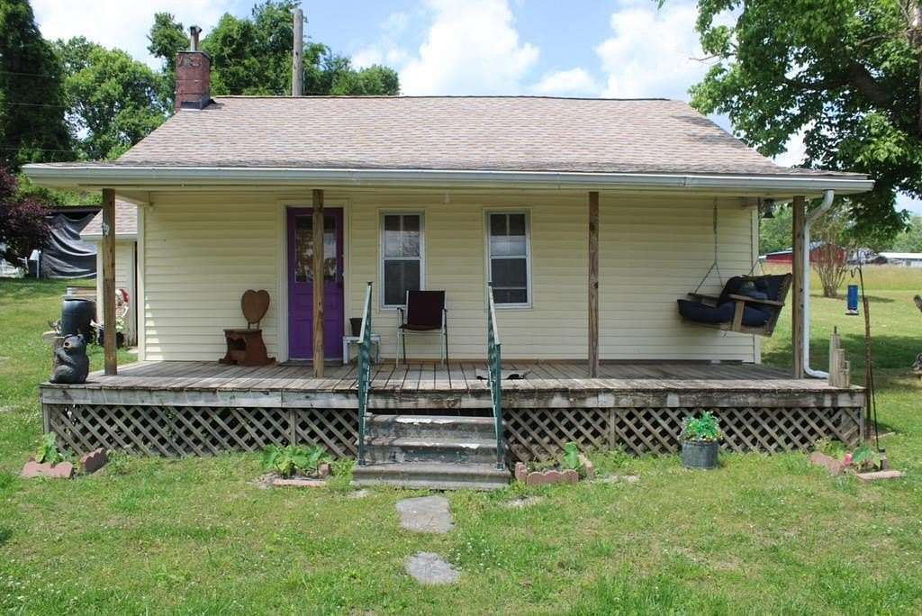 1 Acre of Land with Home for Sale in Baxter, Tennessee