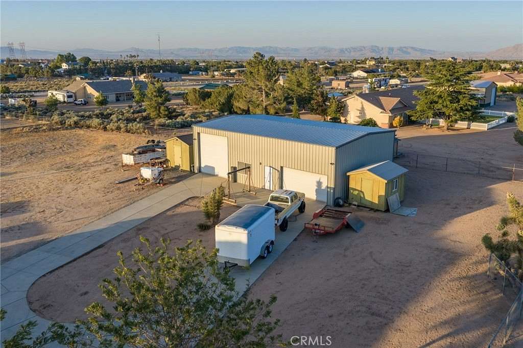 2 Acres of Improved Mixed-Use Land for Sale in Oak Hills, California