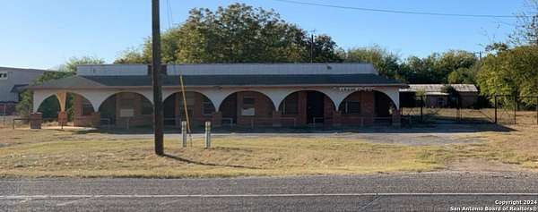1.5 Acres of Improved Commercial Land for Sale in Pearsall, Texas