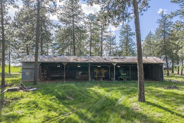 302 Acres of Land for Sale in Spangle, Washington
