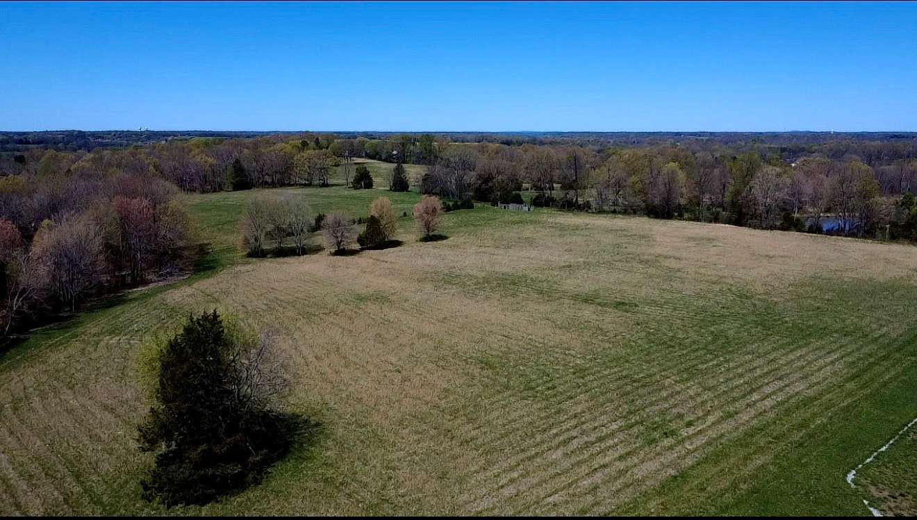 12 Acres of Agricultural Land for Sale in Cottontown, Tennessee
