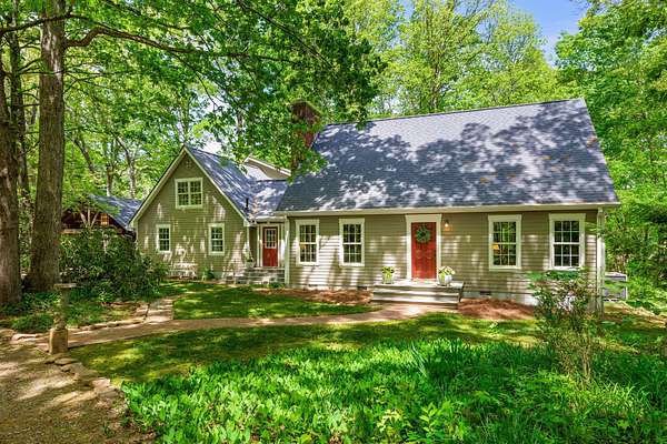 3 Acres of Land with Home for Sale in Signal Mountain, Tennessee