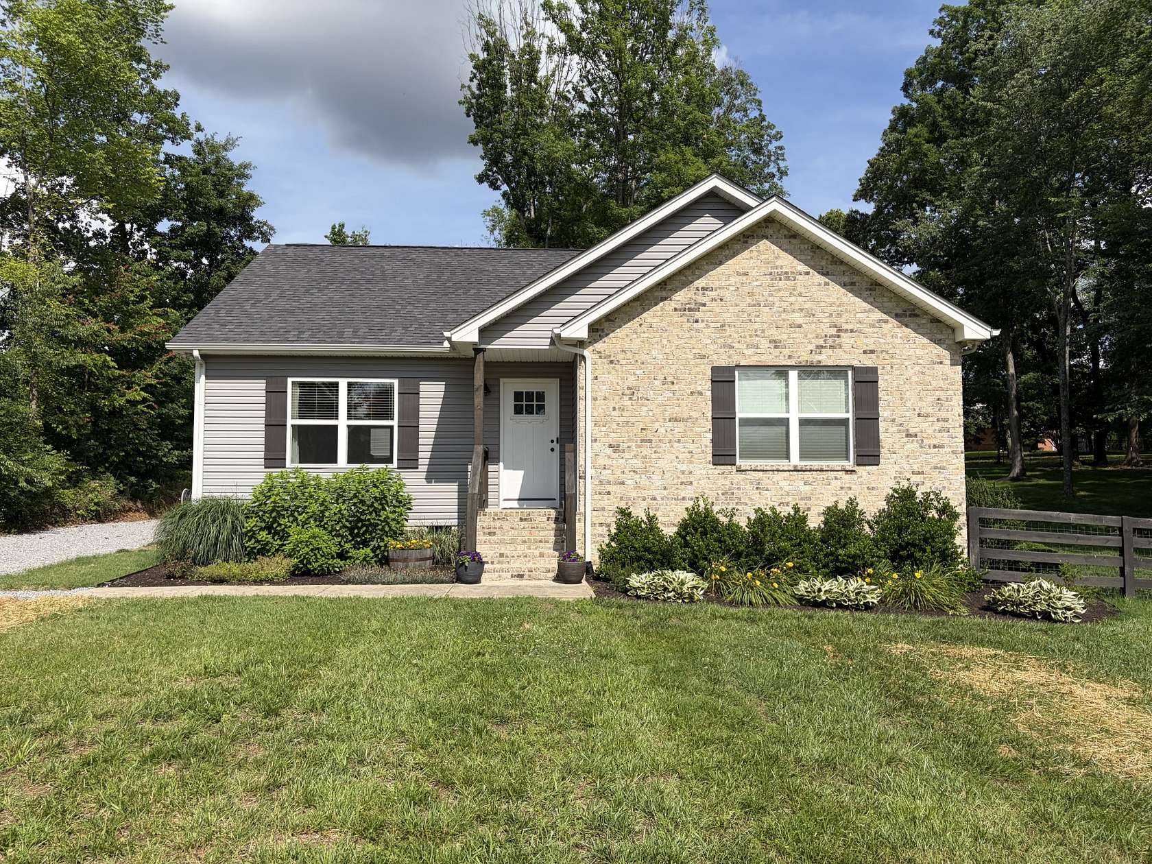 1.6 Acres of Land with Home for Sale in Springfield, Tennessee