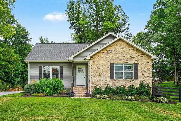 1.6 Acres of Land with Home for Sale in Springfield, Tennessee