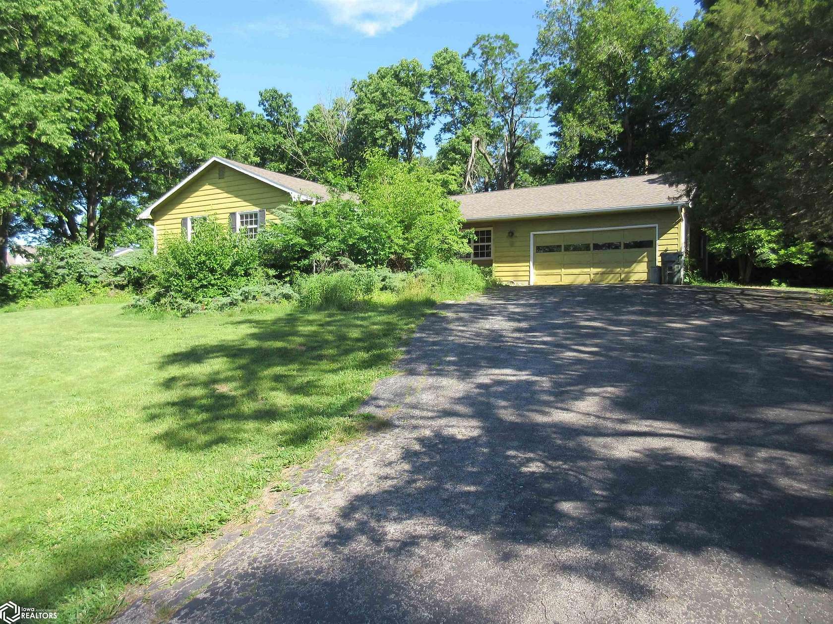 2.17 Acres of Land with Home for Sale in Keokuk, Iowa
