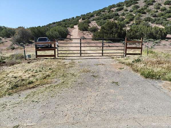 12.3 Acres of Land for Sale in Tehachapi, California