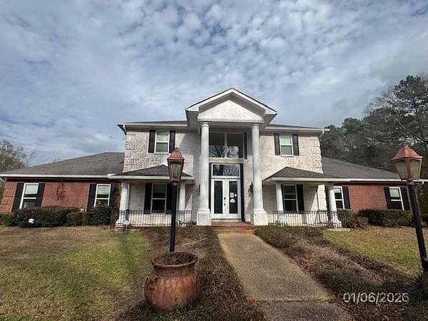 2.6 Acres of Land with Home for Sale in Waynesboro, Mississippi