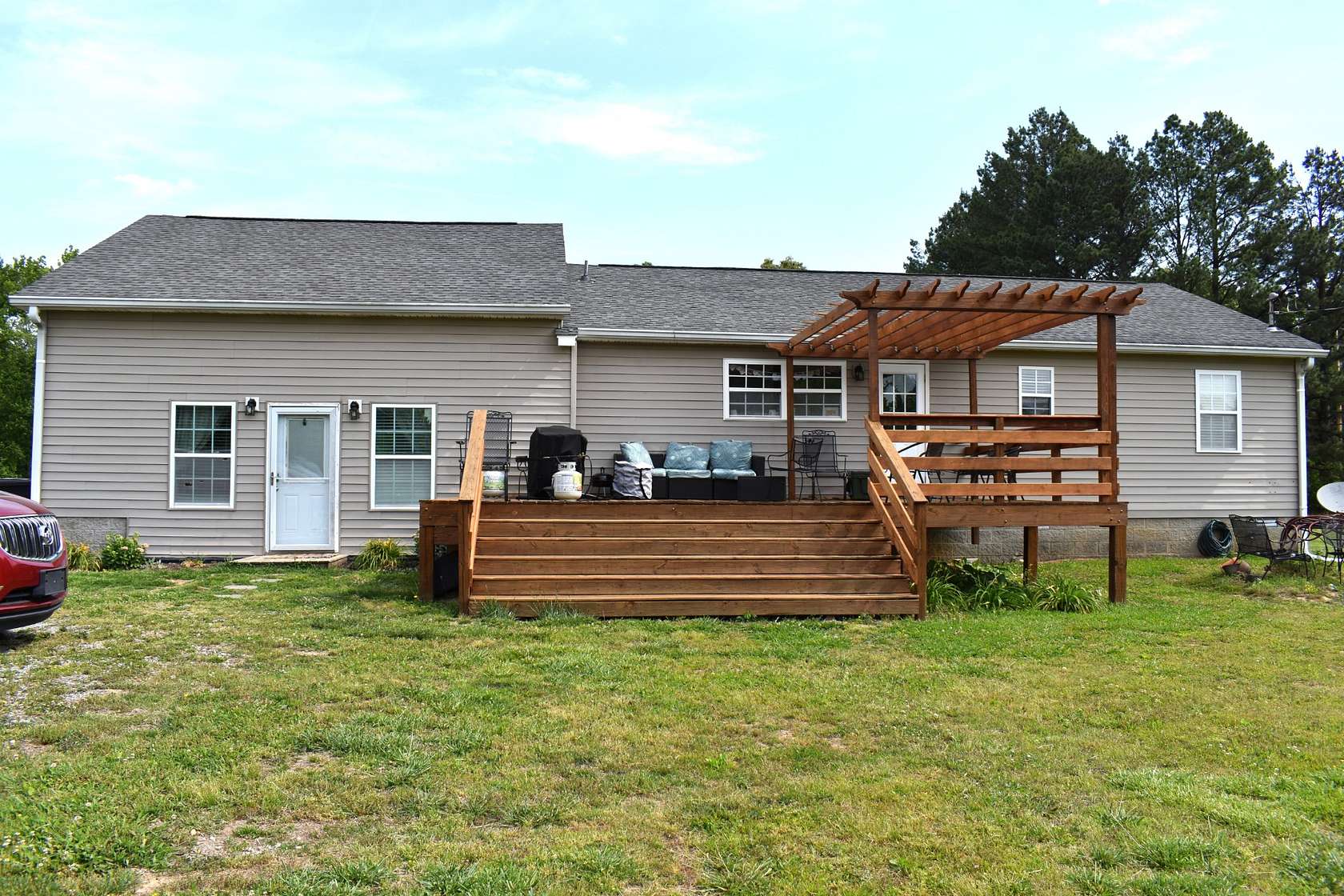 2.89 Acres of Land with Home for Auction in Springfield, Tennessee