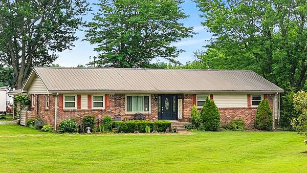5 Acres of Land with Home for Auction in Springfield, Tennessee