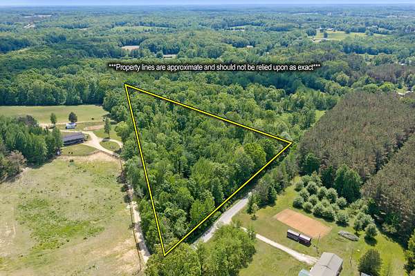 5 Acres of Residential Land for Sale in Huntingdon, Tennessee