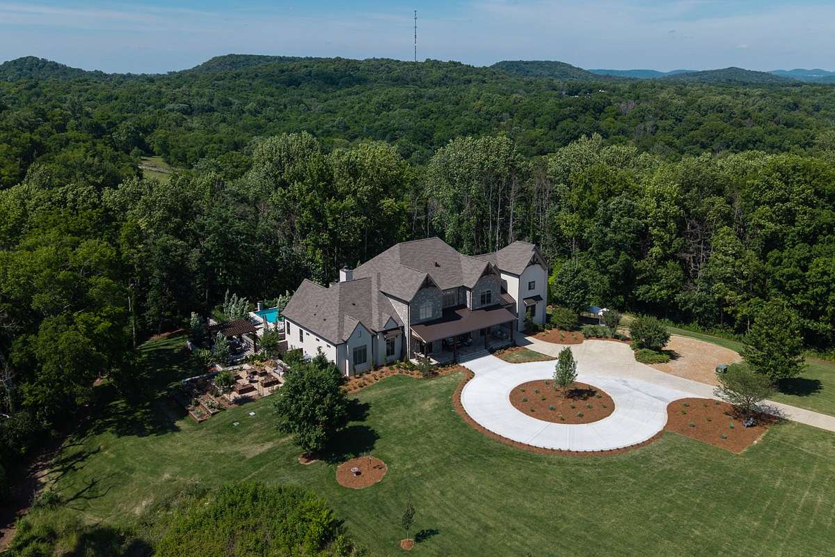 10 Acres of Land with Home for Sale in College Grove, Tennessee