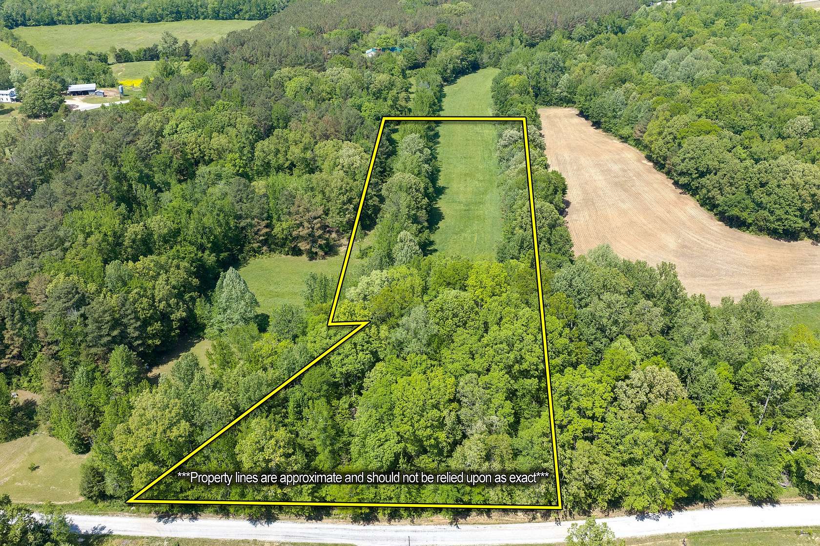 5 Acres of Residential Land for Sale in Huntingdon, Tennessee