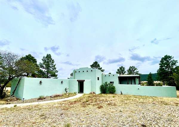 13.7 Acres of Land with Home for Sale in Las Vegas, New Mexico